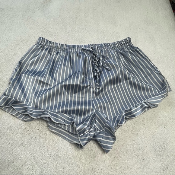 Striped‎ Gray and White Women's Pajama Set ~ Sz Medium - Picture 10 of 11